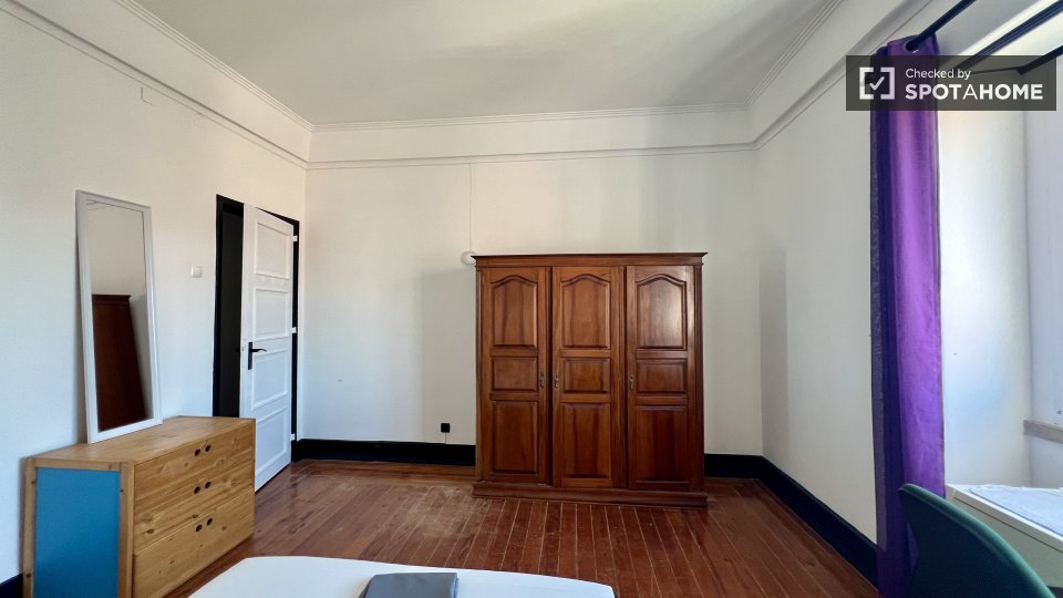 Double room Lisbon, 5 beds — photo 51