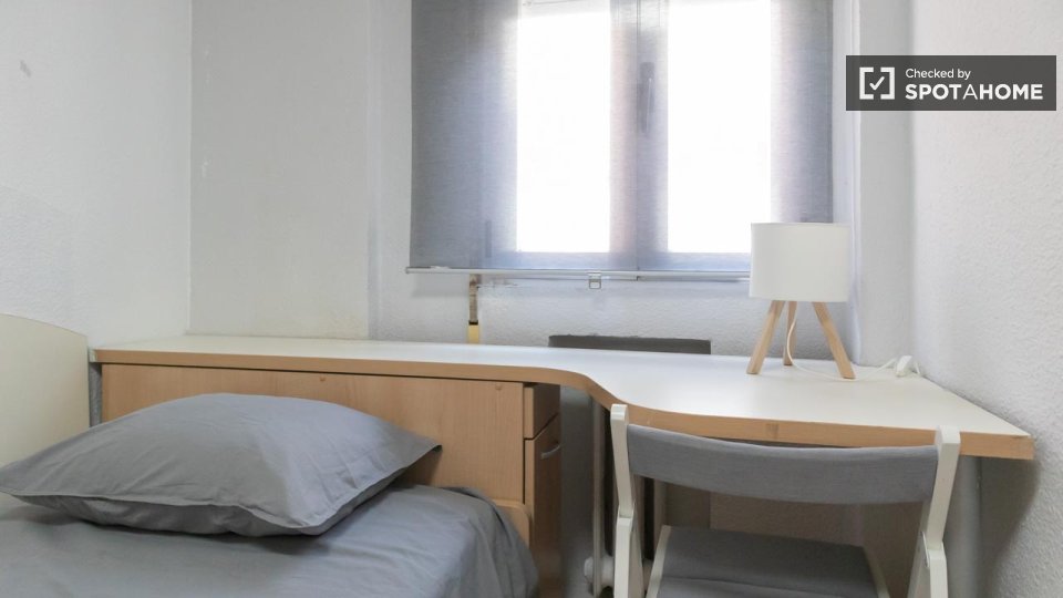 Double room Madrid, 4 beds, 61m² — photo 2