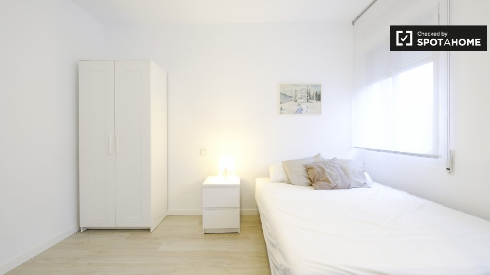 Double room Madrid, 6 beds, 160m² — photo 3
