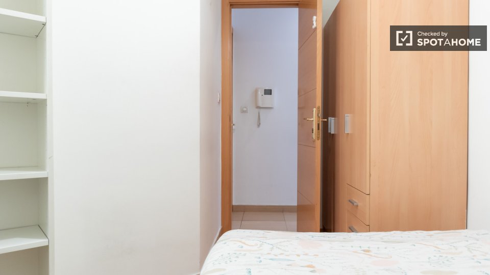 Double room Madrid, 3 beds — photo 26