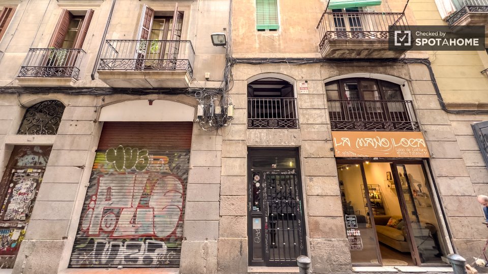 Double room Barcelona, 3 beds — photo 15
