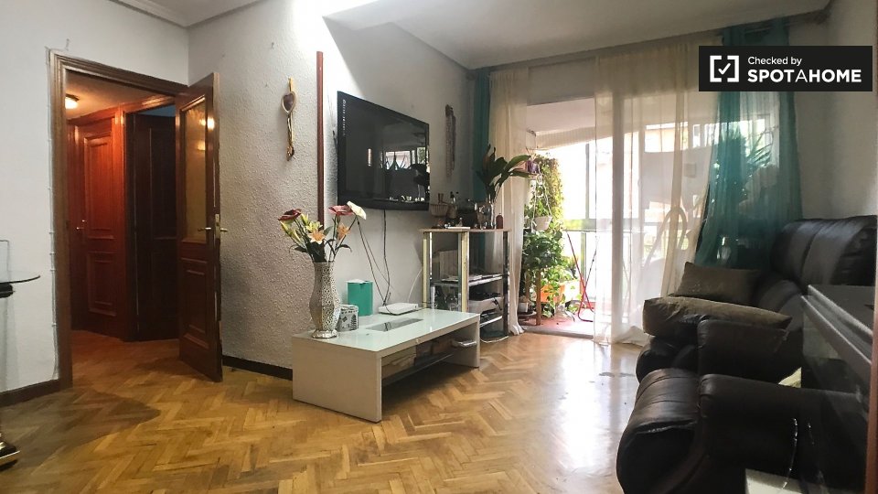 Double room Madrid, 3 beds — photo 7