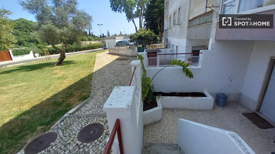 Apartment Lisbon, 3 beds, 75m² — photo 7