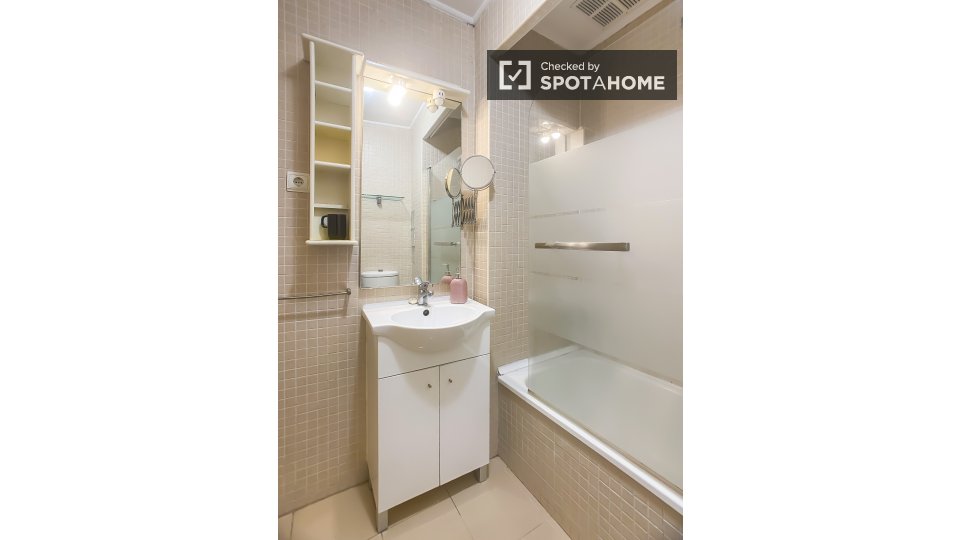 Apartment Lisbon, 1 bed, 65m² — photo 14
