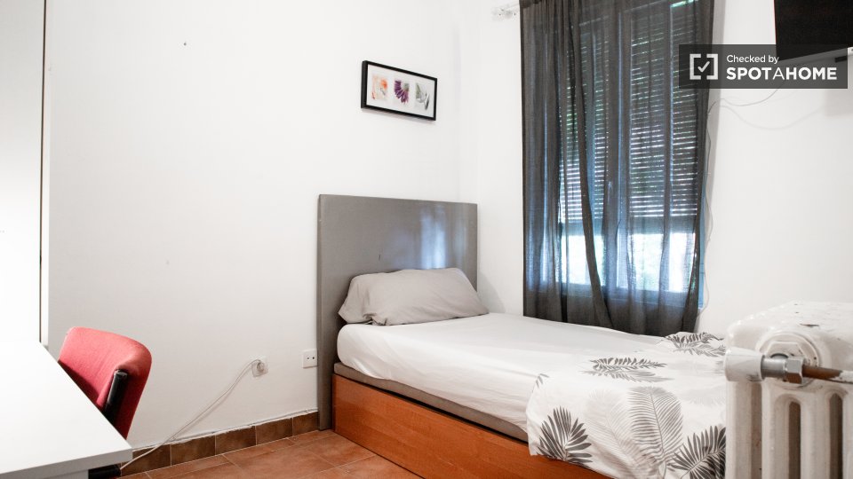Double room Madrid, 10 beds, 200m² — photo 1