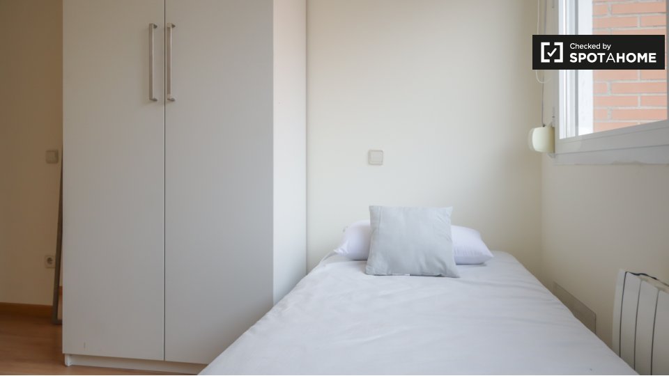 Double room Madrid, 2 beds — photo 3