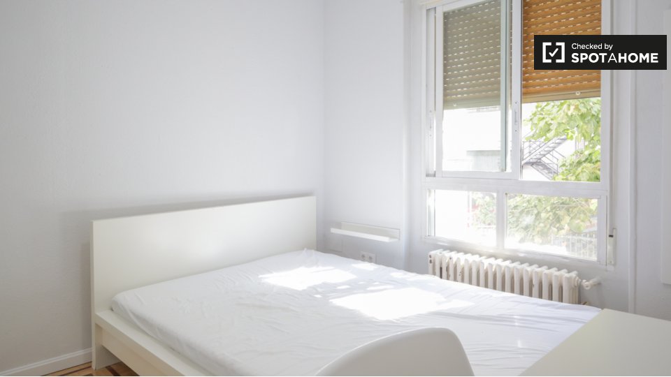 Double room Madrid, 7 beds, 160m² — photo 2