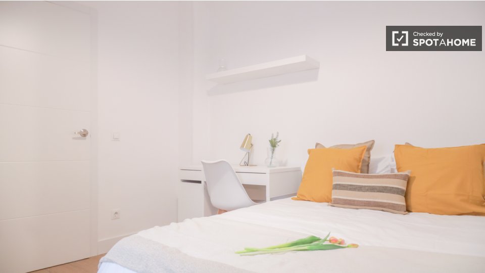 Double room Madrid, 6 beds, 130m² — photo 3