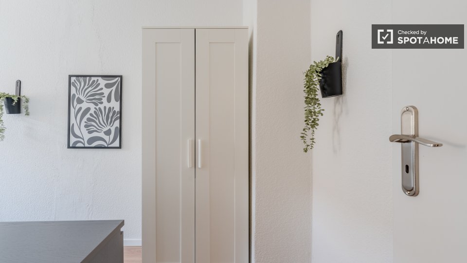 Double room Berlin, 6 beds, 82m² — photo 5