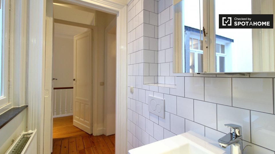 Double room Brussels, 11 beds, 750m² — photo 8