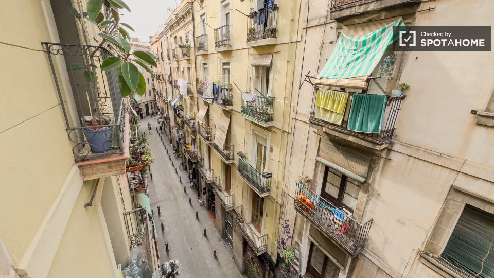 Double room Barcelona, 3 beds — photo 11