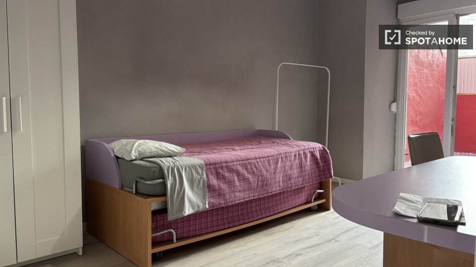Double room Lisbon, 4 beds, 85m² — photo 25