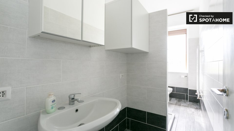 Double room Milan, 3 beds, 75m² — photo 13
