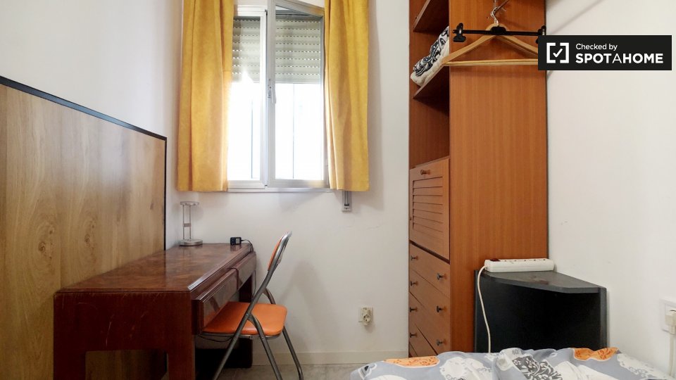Double room Madrid, 3 beds, 40m² — photo 2