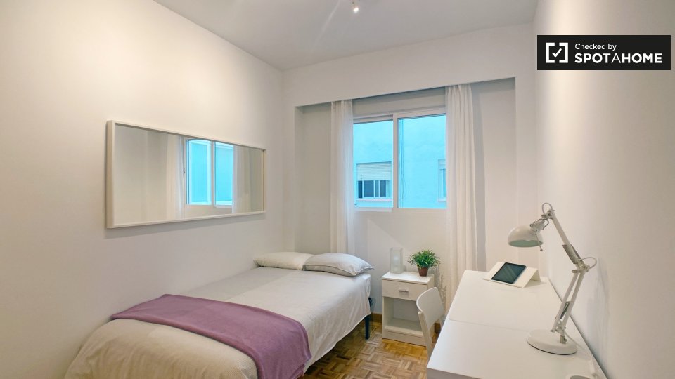 Double room Madrid, 4 beds, 90m² — photo 1