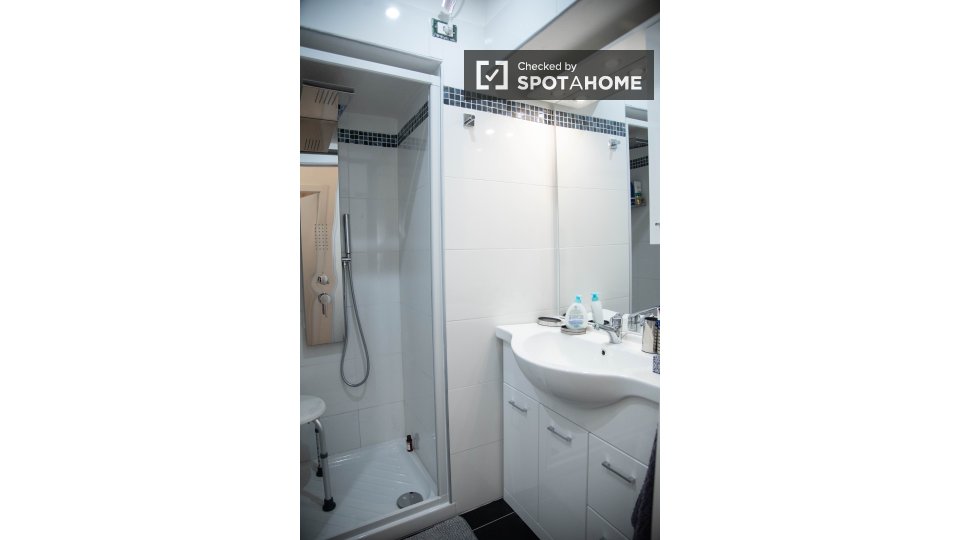 Double room Rome, 3 beds — photo 15