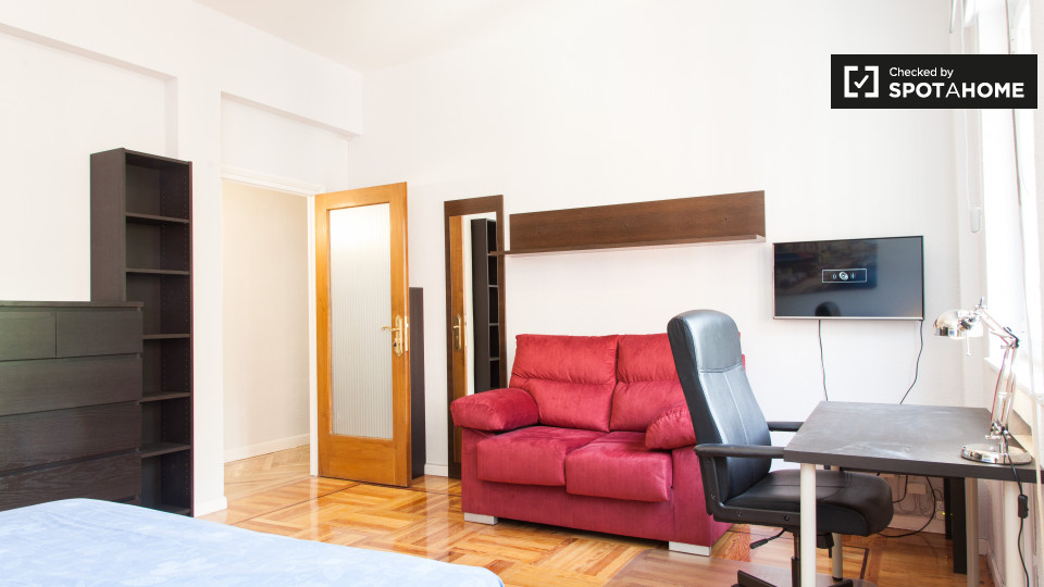 Double room Madrid, 7 beds, 199m² — photo 6