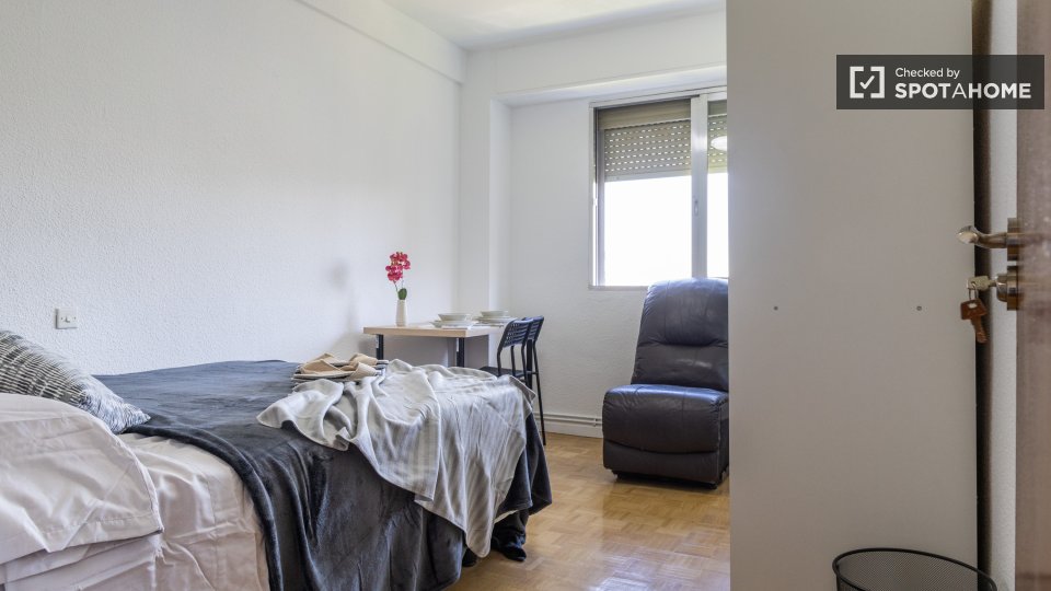 Double room Madrid, 5 beds — photo 17
