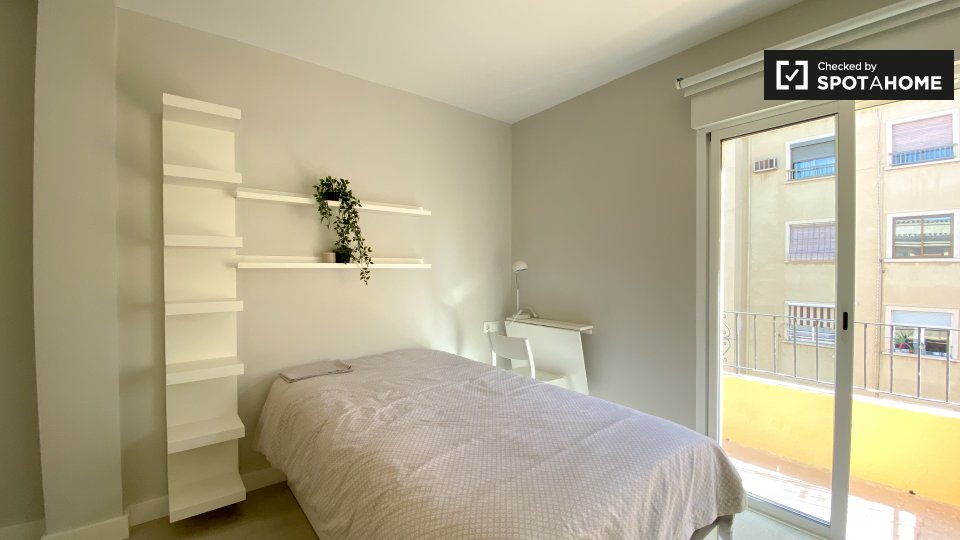 Double room Valencia, 3 beds — photo 5