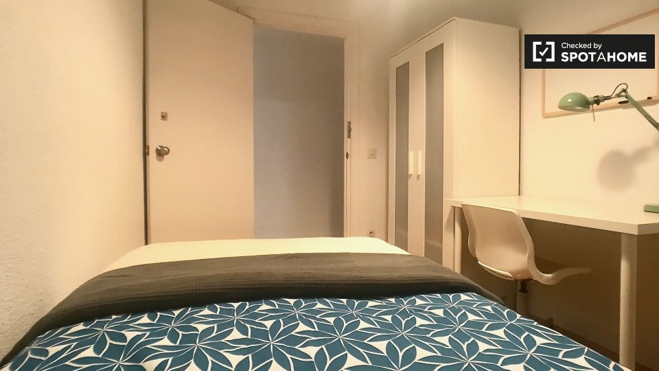 Double room Madrid, 6 beds, 150m² — photo 3