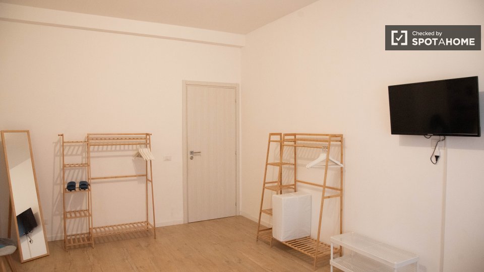 Double room Rome, 1 bed, 108m² — photo 18