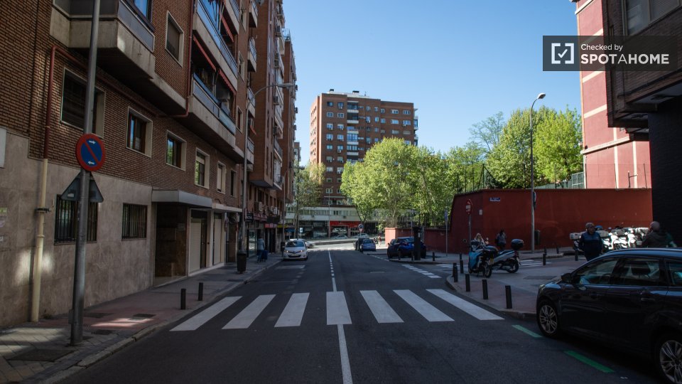 Double room Madrid, 2 beds — photo 3