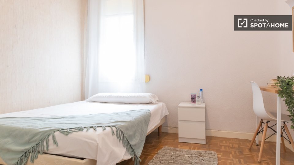 Double room Madrid, 7 beds — photo 2