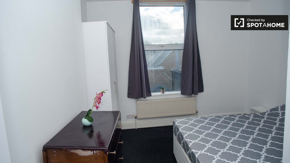 Double room London, 3 beds — photo 19