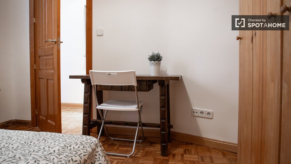Double room Madrid, 5 beds, 120m² — photo 8