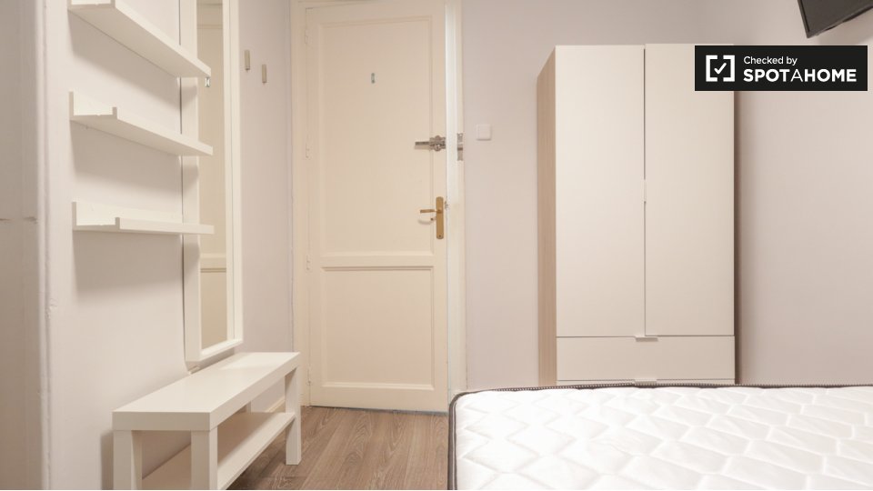 Double room Madrid, 5 beds, 120m² — photo 15