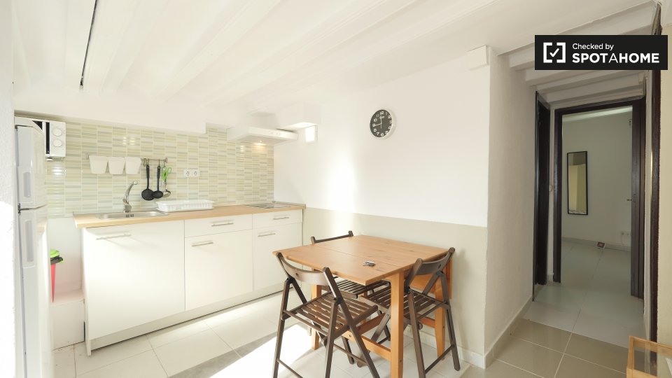 Double room Barcelona, 3 beds, 52m² — photo 5