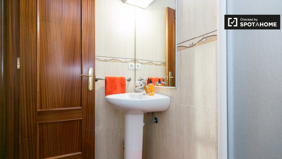 Double room Granada, 3 beds, 95m² — photo 19