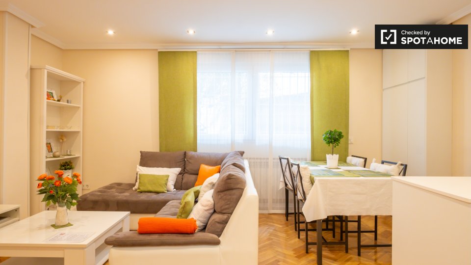 Apartment Madrid, 1 bed, 63m² — photo 1