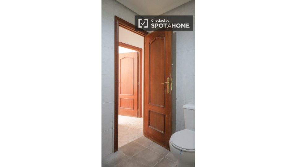 Double room Madrid, 4 beds, 70m² — photo 9