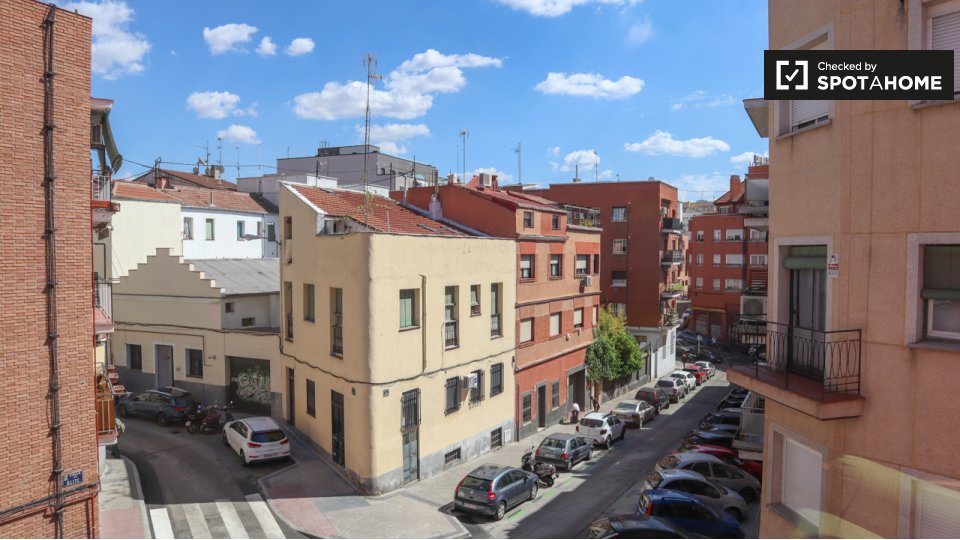 Double room Madrid, 3 beds, 79m² — photo 6