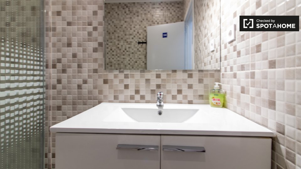 Double room Lisbon, 10 beds, 80m² — photo 6