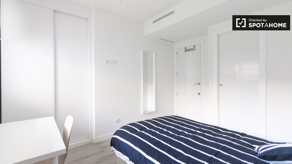 Double room Madrid, 4 beds, 90m² — photo 3