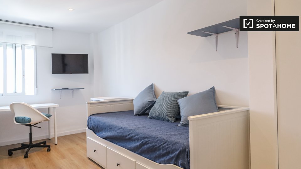 Rooms for rent in 4-bedroom apartment in Valencia - in Valencia