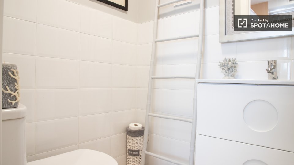 Double room Madrid, 2 beds — photo 4