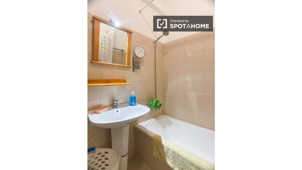 Double room Lisbon, 3 beds, 78m² — photo 19