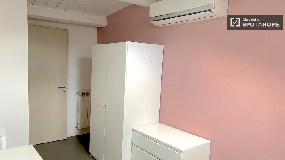 Double room Rome, 3 beds — photo 16