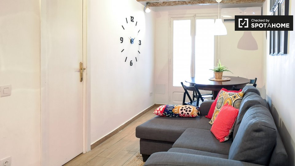 Apartment Barcelona, 3 beds, 55m² — photo 1