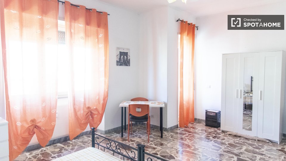Double room Rome, 3 beds, 100m² — photo 22