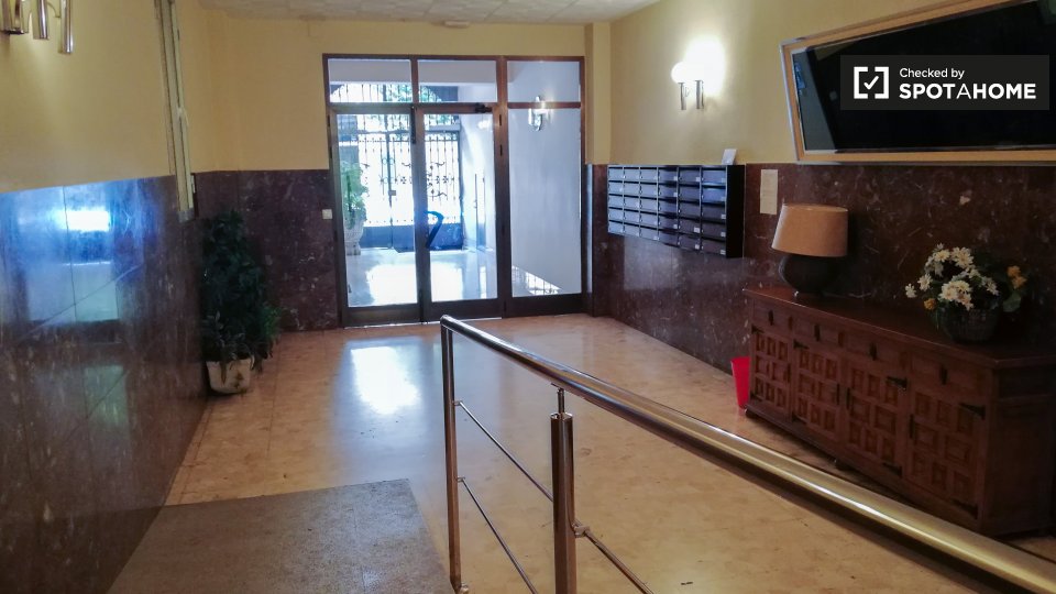 Double room Madrid, 3 beds, 100m² — photo 18