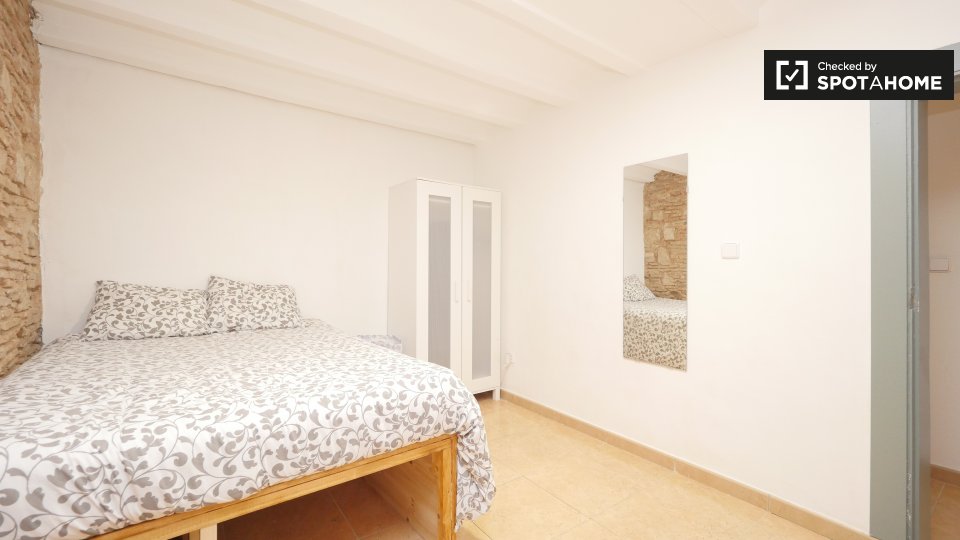 Double room Barcelona, 5 beds, 130m² — photo 2