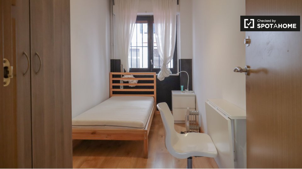 Double room Madrid, 7 beds, 160m² — photo 1