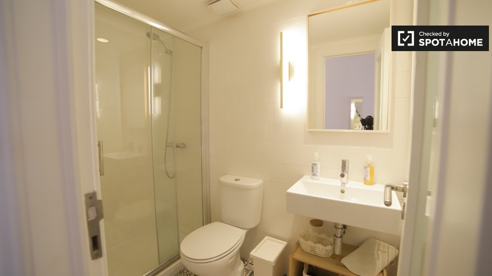 Apartment Lisbon, 1 bed, 75m² — photo 12