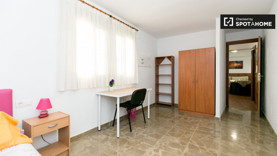 Double room Granada, 3 beds, 95m² — photo 3