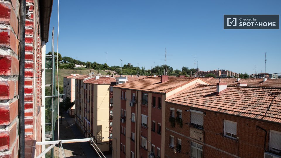Double room Madrid, 3 beds, 57m² — photo 6