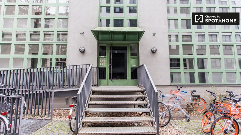 Double room Berlin, 3 beds, 67m² — photo 13